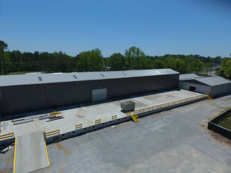 8030 East Strickland St, Douglasville, GA à louer - Photo de l’immeuble – Image 3 sur 10