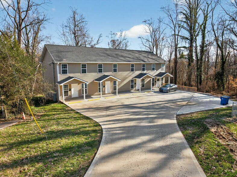 60 Unit Portfolio- Oak Ridge & Knoxville portefeuille de 2 biens à vendre sur LoopNet.fr - Photo de l’immeuble – Image 2 sur 23