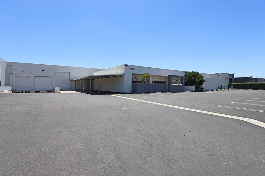 7050 Valjean Ave, Van Nuys, CA à louer - Photo de l’immeuble – Image 1 sur 9