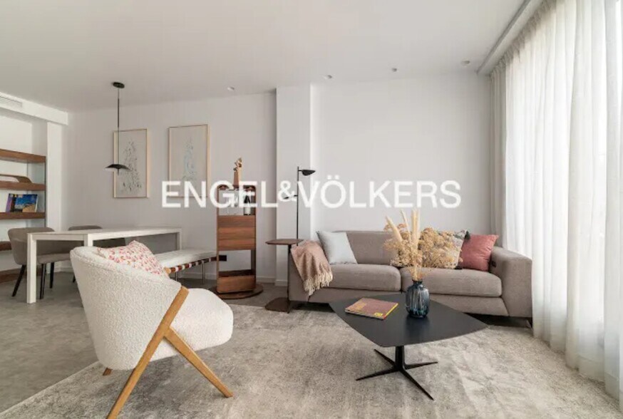 Immeuble residentiel dans Barcelone, Barcelona à vendre - Plan d’étage – Image 1 sur 5