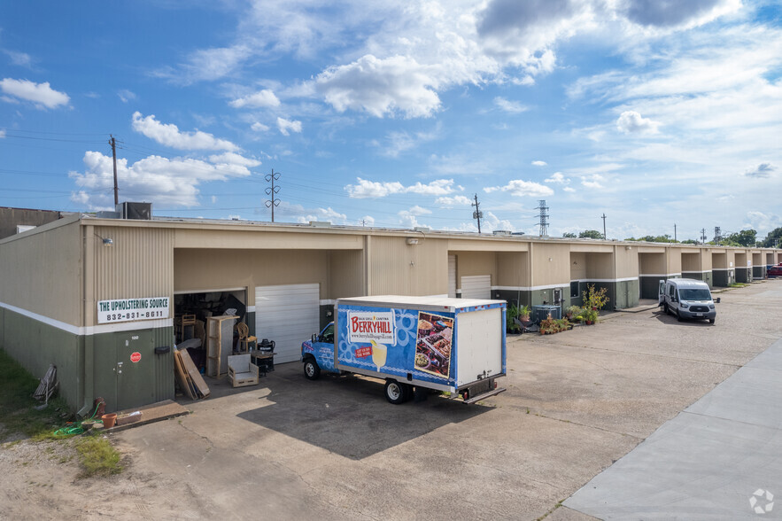 1499 N Post Oak Rd, Houston, TX à louer - Photo de l’immeuble – Image 2 sur 9