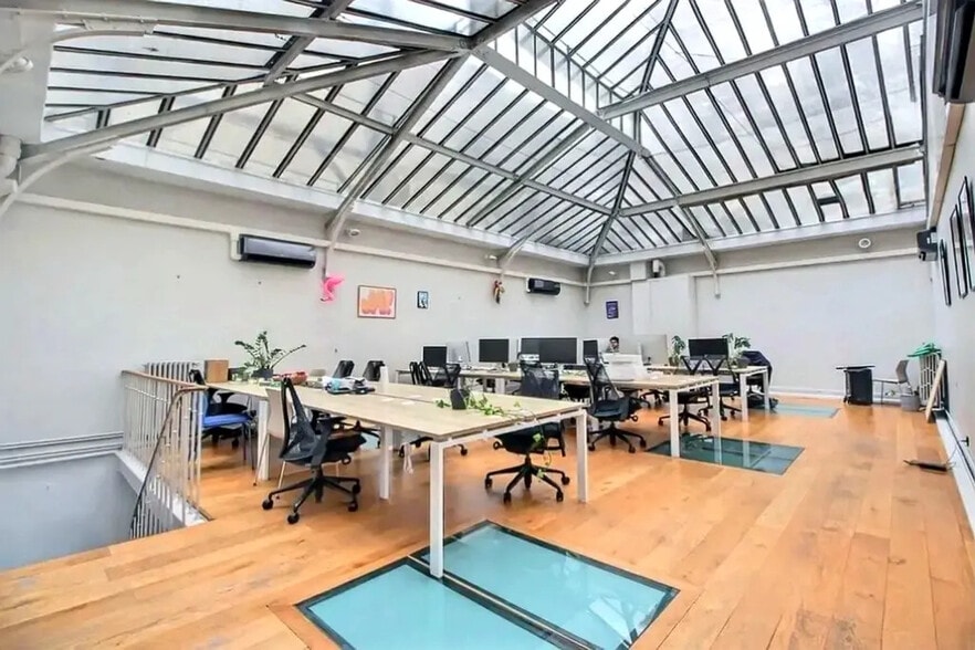 61 Rue Du Faubourg Saint-Denis, Paris à louer - Photo de l’immeuble – Image 1 sur 6