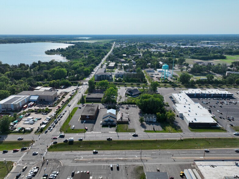 956 S Lake St, Forest Lake, MN à vendre - Photo de l’immeuble – Image 3 sur 4
