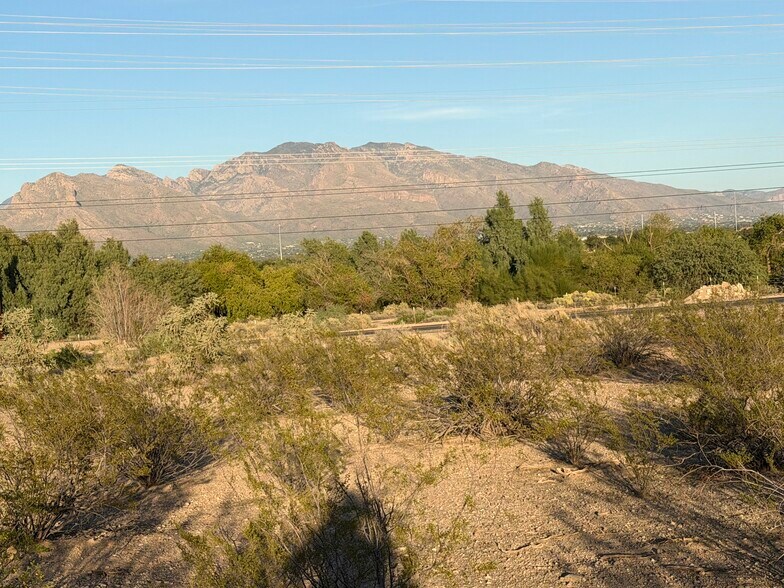 N Silverbell, Tucson, AZ à vendre - Photo de l’immeuble – Image 3 sur 5