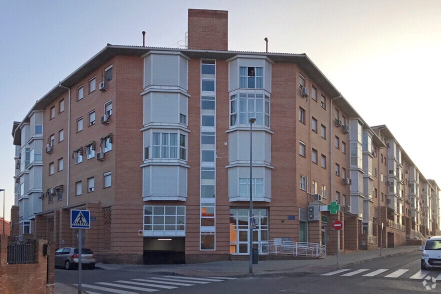 Immeuble residentiel dans Arganda del Rey, Madrid à vendre - Photo principale – Image 1 sur 3
