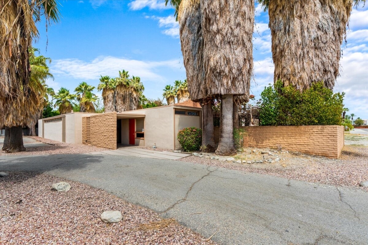 490 S Compadre Rd, Palm Springs, CA à vendre Photo de l’immeuble– Image 1 sur 16