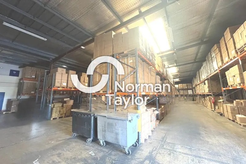 Local d’activités dans Villeneuve-lès-Maguelone à louer - Photo de l’immeuble – Image 3 sur 6