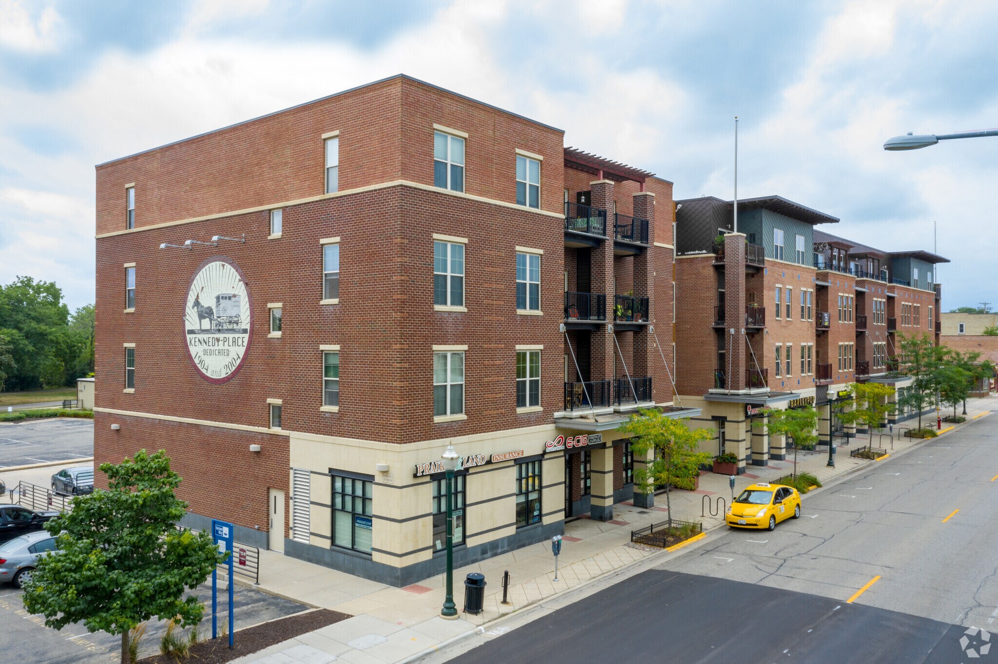 2045 Atwood Ave, Madison, WI à louer Photo de l’immeuble– Image 1 sur 7