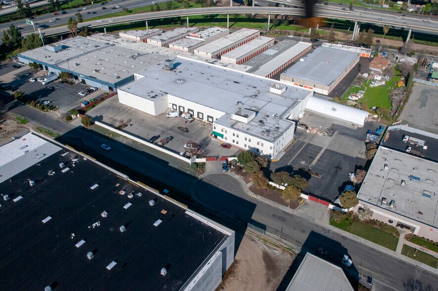 1130-1170 Olinder Ct, San Jose, CA à louer - Photo de l’immeuble – Image 3 sur 8