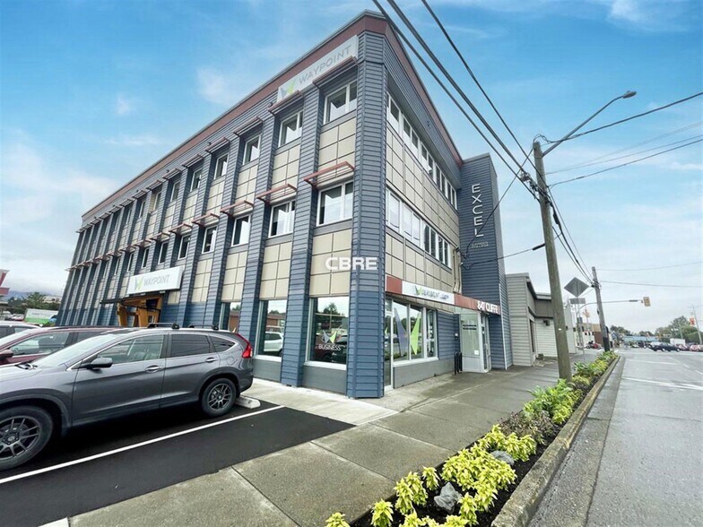 841 Cliffe Av, Courtenay, BC à louer - Photo de l’immeuble – Image 1 sur 1