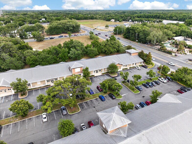 723-753 CR 466, Lady Lake, FL à louer - Photo de l’immeuble – Image 1 sur 10