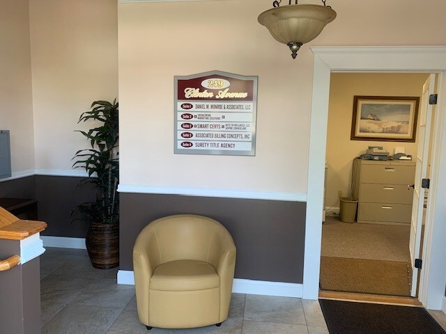 249 Clinton Ave, Toms River, NJ à louer - Photo intérieure – Image 3 sur 5