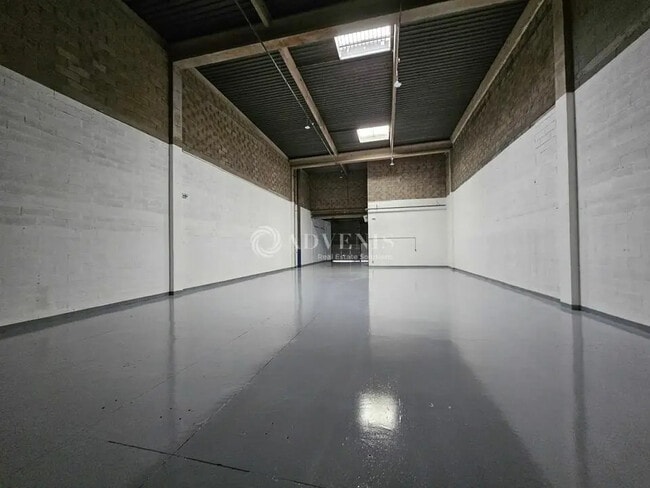 Plus de détails pour Local d'activités à louer