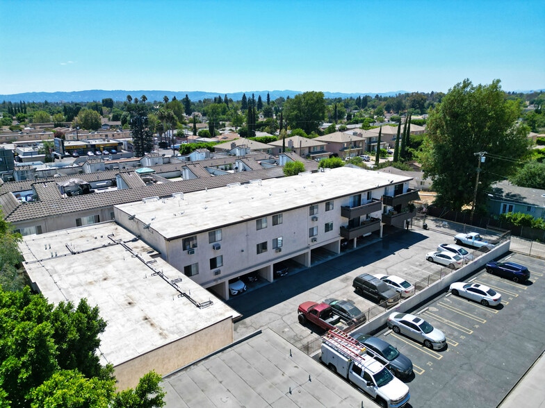 9929 Sepulveda Blvd, Mission Hills, CA à vendre - Photo de l’immeuble – Image 2 sur 40