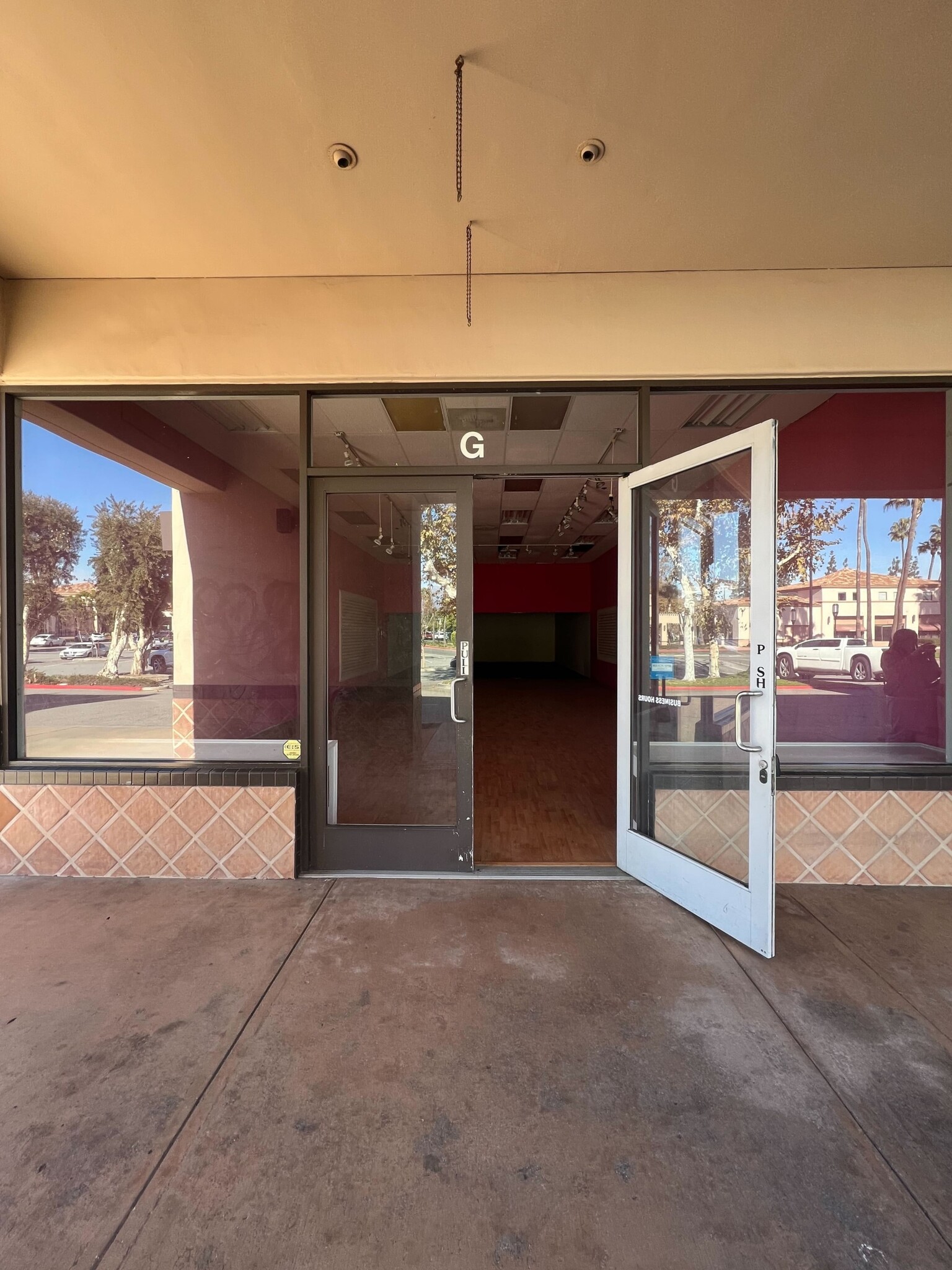 5533-5549 Philadelphia St, Chino, CA à louer Photo de l’immeuble– Image 1 sur 5