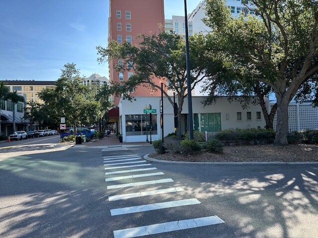 1300 Main St, Sarasota, FL à louer - Photo de l’immeuble – Image 3 sur 3