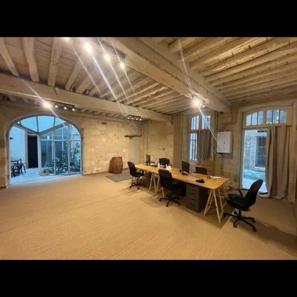 21 Rue Du Chai Des Farines, Bordeaux à louer - Photo de l’immeuble – Image 3 sur 3