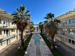 7 Avenue Andre Roussin, Marseille à louer Photo intérieure– Image 1 sur 5