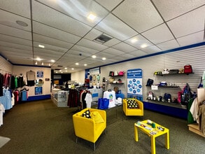 1501-1551 E Commercial Blvd, Oakland Park, FL à louer Photo intérieure– Image 2 sur 6