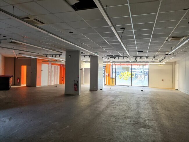 Plus de détails pour Local commercial à vendre