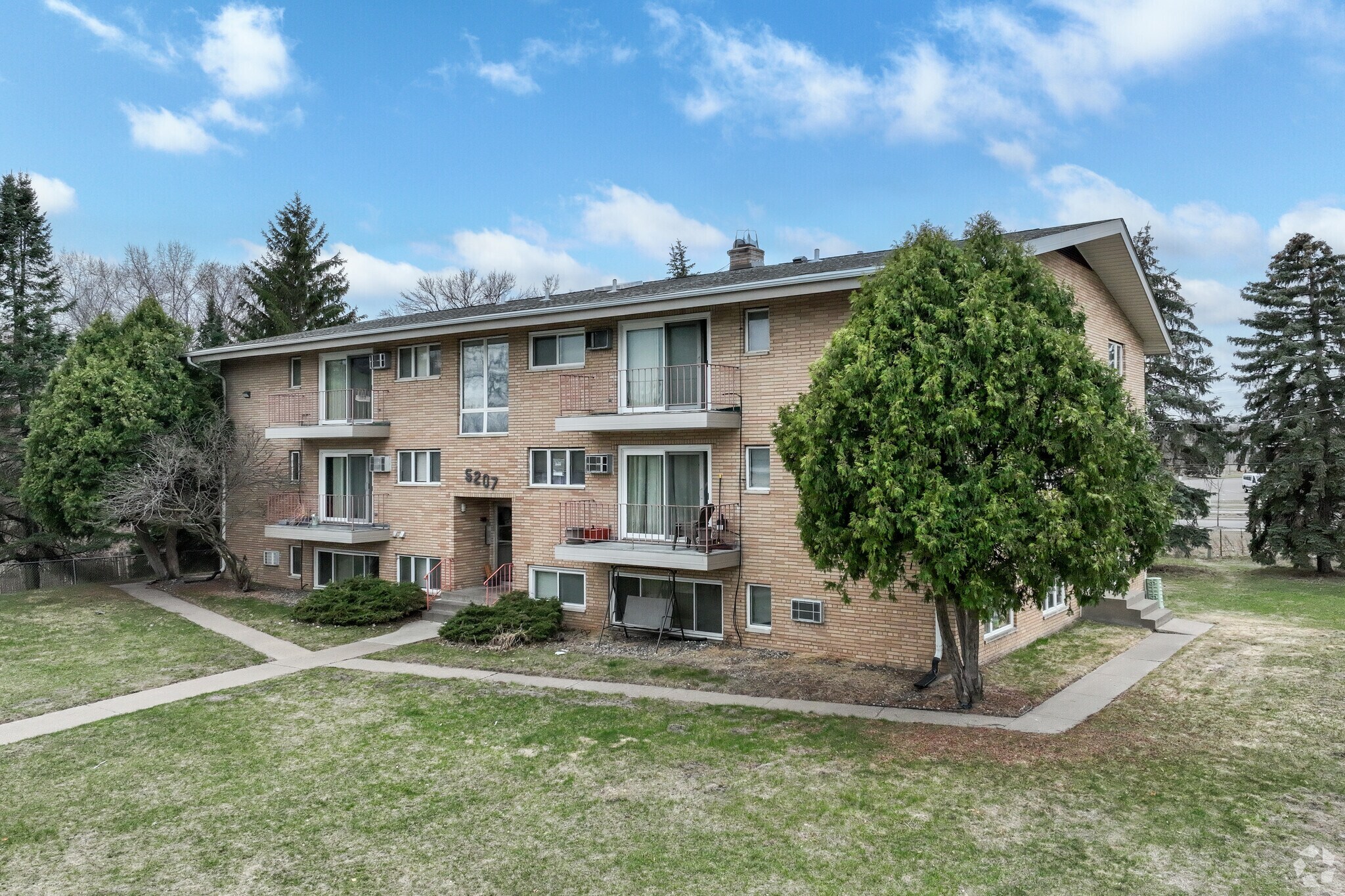 5209 Xerxes Ave N, Minneapolis, MN à vendre Photo principale– Image 1 sur 13