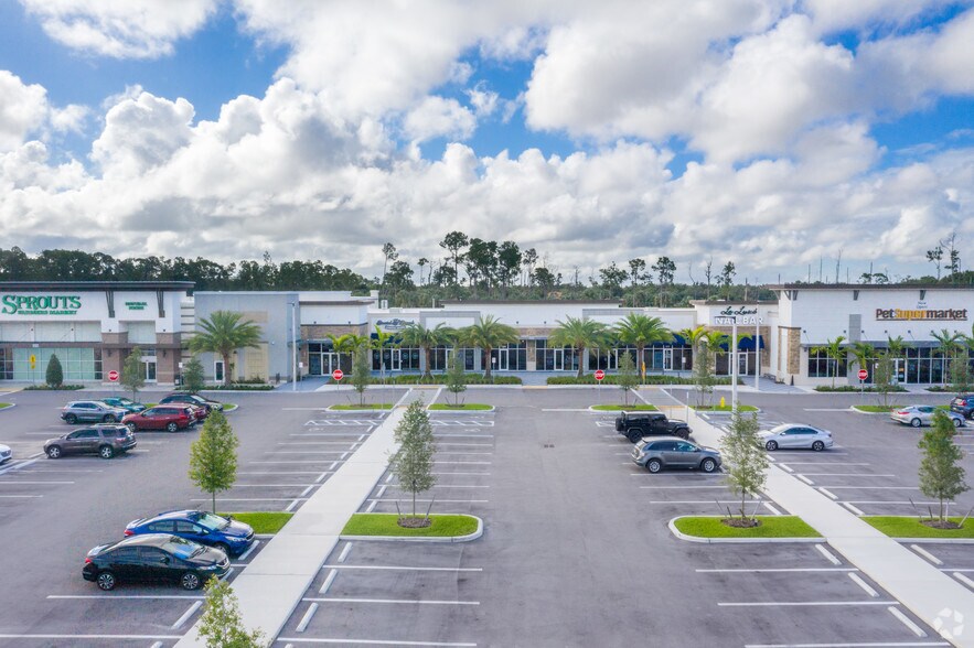 2220-2228 Logan Blvd N, Naples, FL à louer - Photo de l’immeuble – Image 3 sur 5