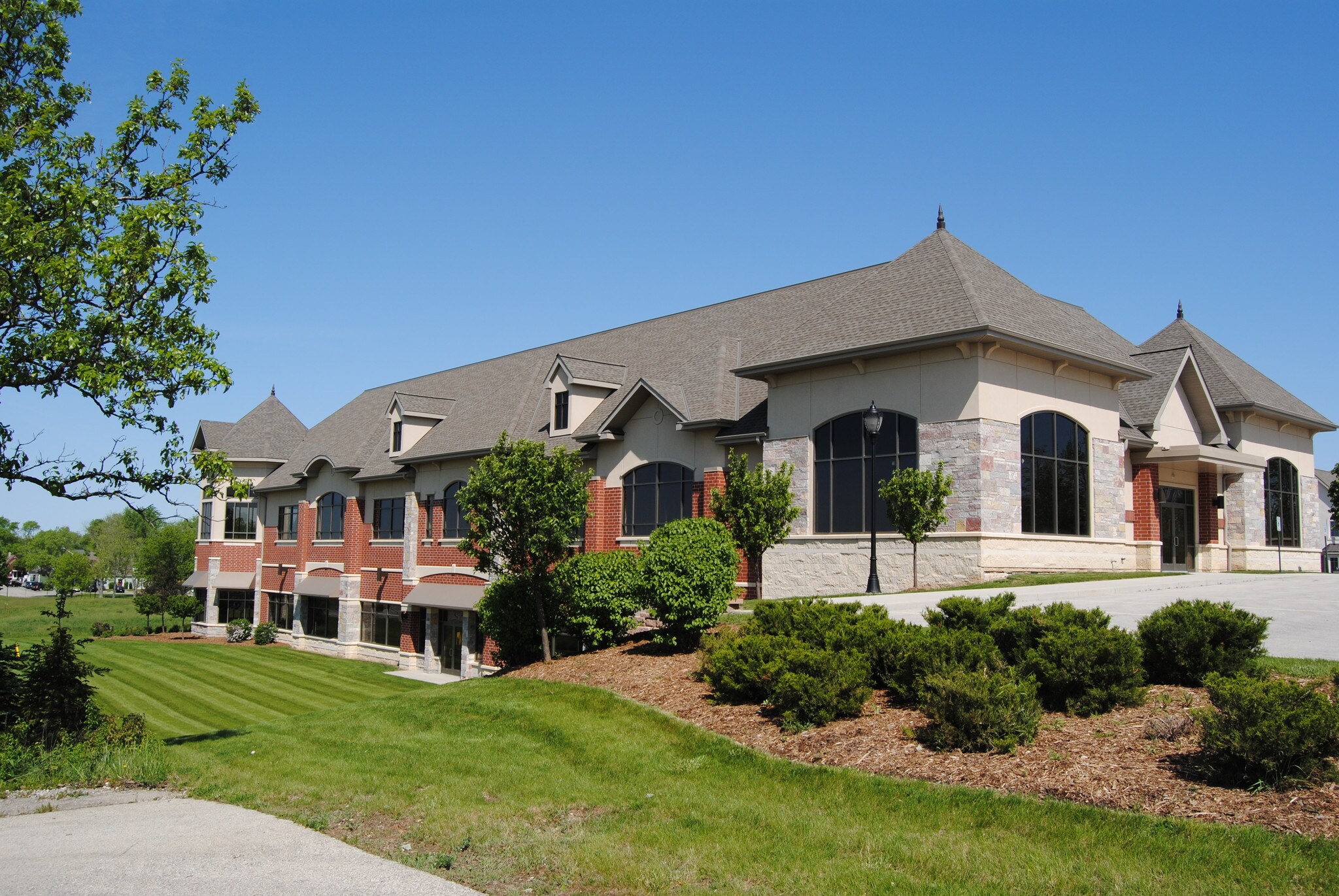 17400 W Capitol Dr, Brookfield, WI à vendre Photo de l’immeuble– Image 1 sur 12