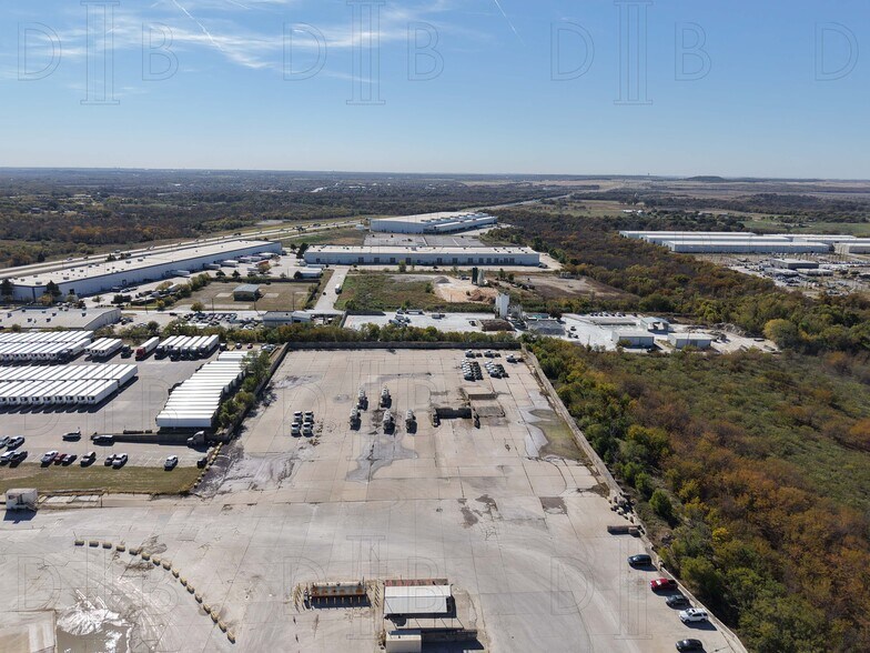 1526 I-35 W, Denton, TX à louer - Photo de l’immeuble – Image 3 sur 3