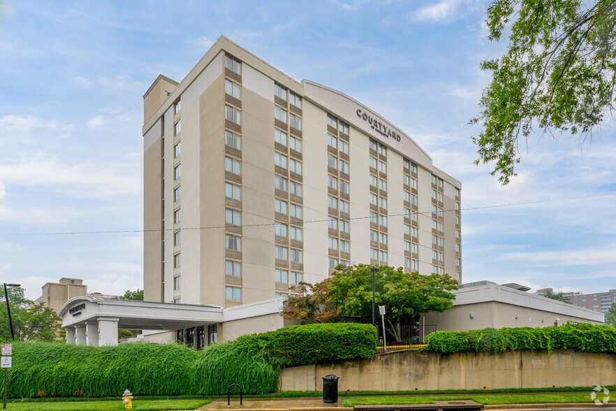 4641 Kenmore Ave, Alexandria, VA à vendre - Photo de l’immeuble – Image 1 sur 19