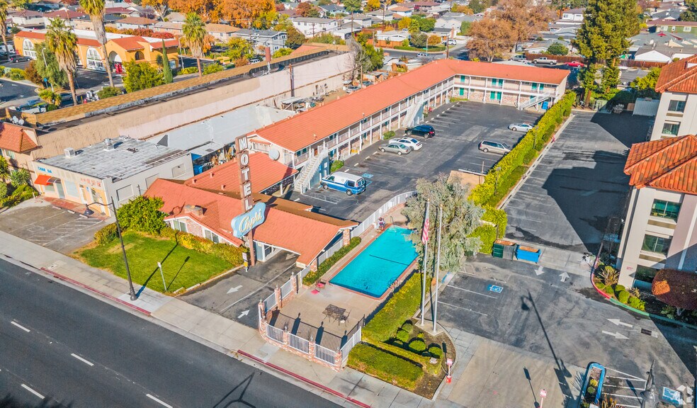 2465 El Camino Real, Santa Clara, CA à vendre - Photo de l’immeuble – Image 2 sur 26