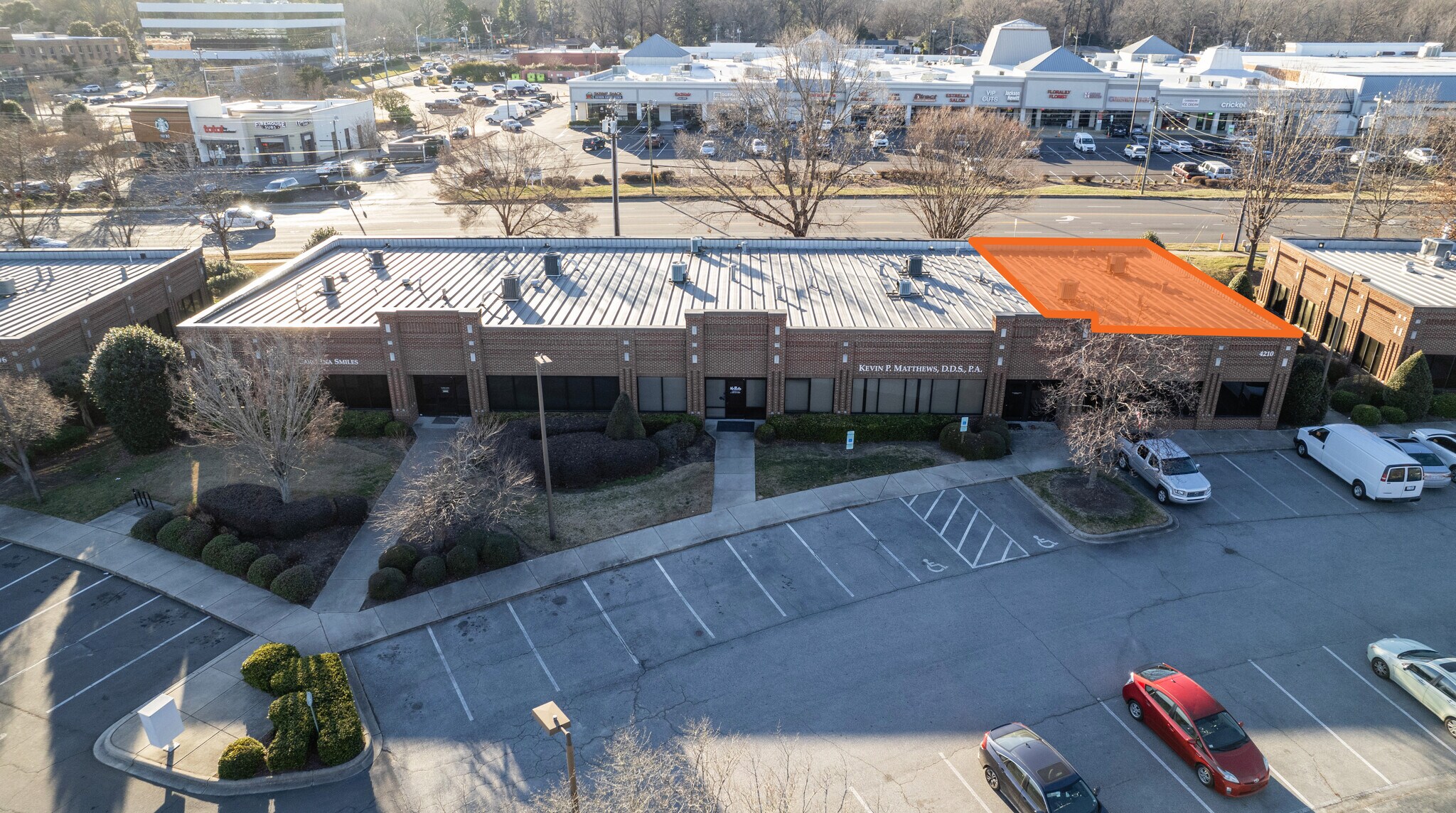 4210 N Roxboro Rd, Durham, NC à louer Photo principale– Image 1 sur 26