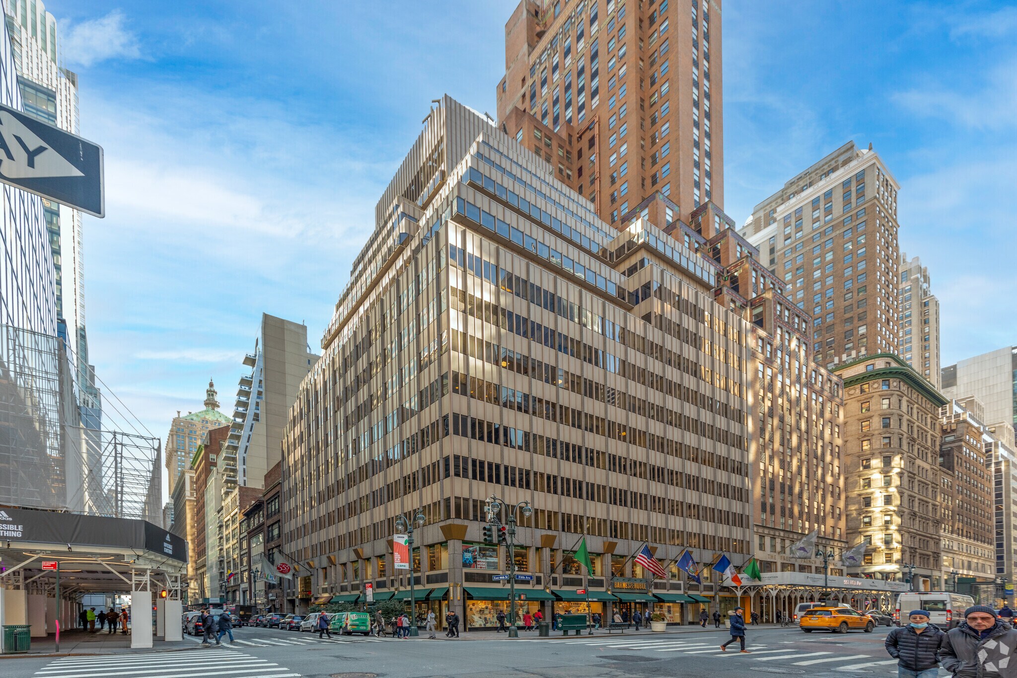 555 Fifth Ave, New York, NY à louer Photo principale– Image 1 sur 17