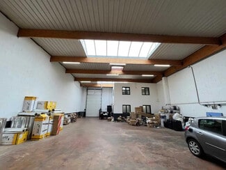 Plus de détails pour 58 Avenue Des Bruyères, Décines-Charpieu - Bureau, Local d'activités à louer