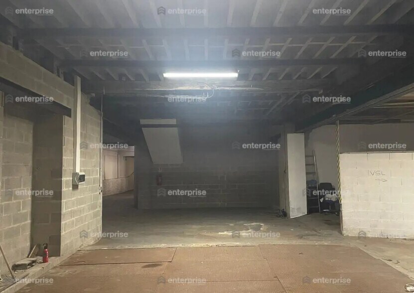 Local d’activités dans Saint-Quentin à louer - Photo intérieure – Image 2 sur 3