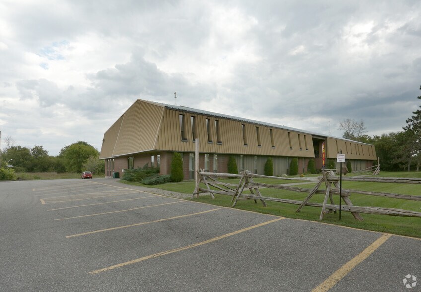 112 John Cavanaugh Rd, Ottawa, ON à louer - Photo de l’immeuble – Image 2 sur 8
