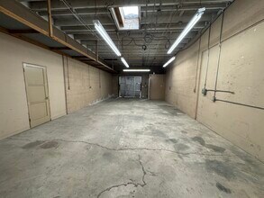 8124-8142 Orion Ave, Van Nuys, CA à louer Photo de l’immeuble– Image 1 sur 3