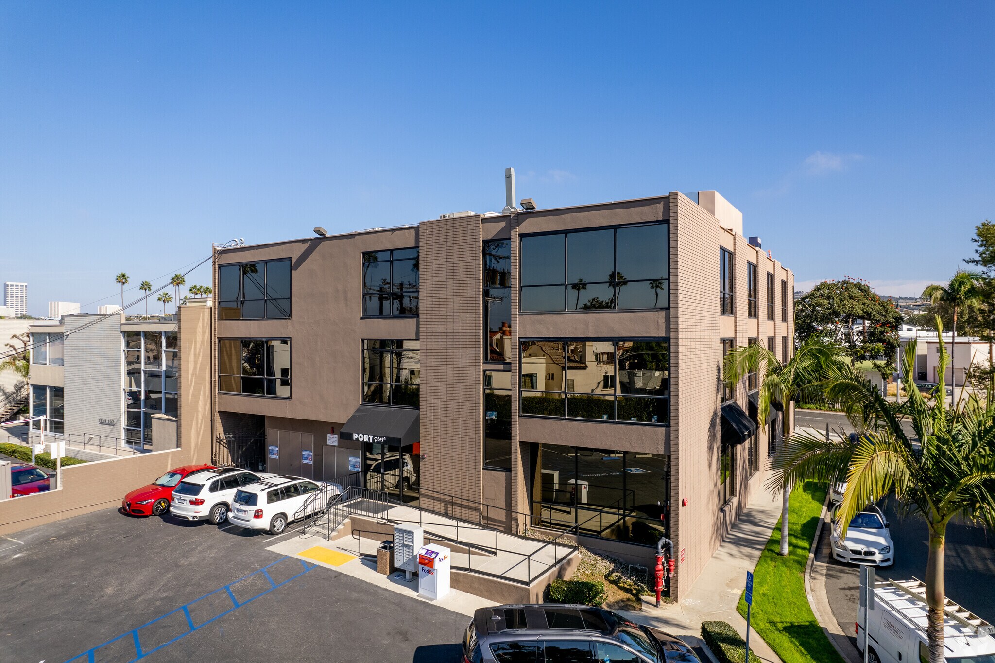 2865-2867 E Coast Hwy, Corona del Mar, CA à louer Photo de l’immeuble– Image 1 sur 8