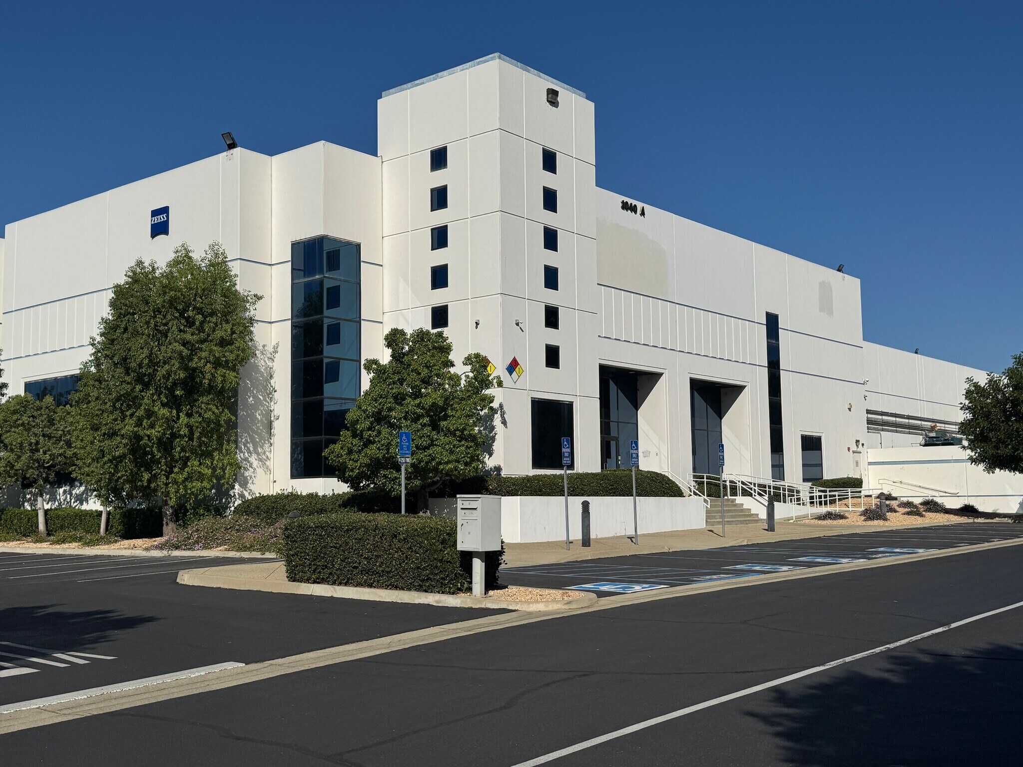 1040 S Vintage Ave, Ontario, CA à louer Photo principale– Image 1 sur 5