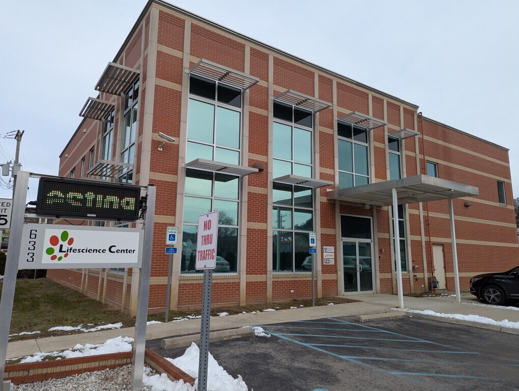 633 Napoleon St, Johnstown, PA à louer Photo principale– Image 1 sur 4