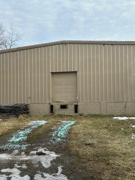 90 Pattison St, Evans City, PA à louer - Photo de l’immeuble – Image 2 sur 7