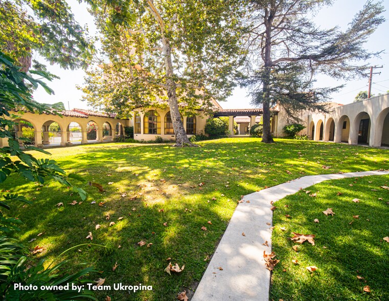 2033 E Washington Blvd, Pasadena, CA à louer - Photo de l’immeuble – Image 3 sur 4