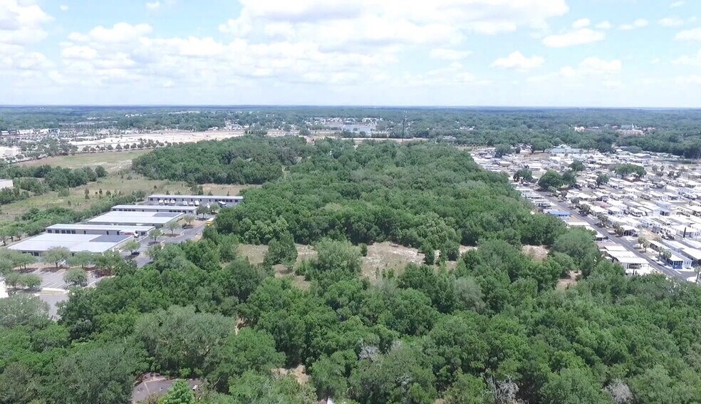 451 Rolling Acres Rd, Lady Lake, FL à vendre - Photo principale – Image 1 sur 13