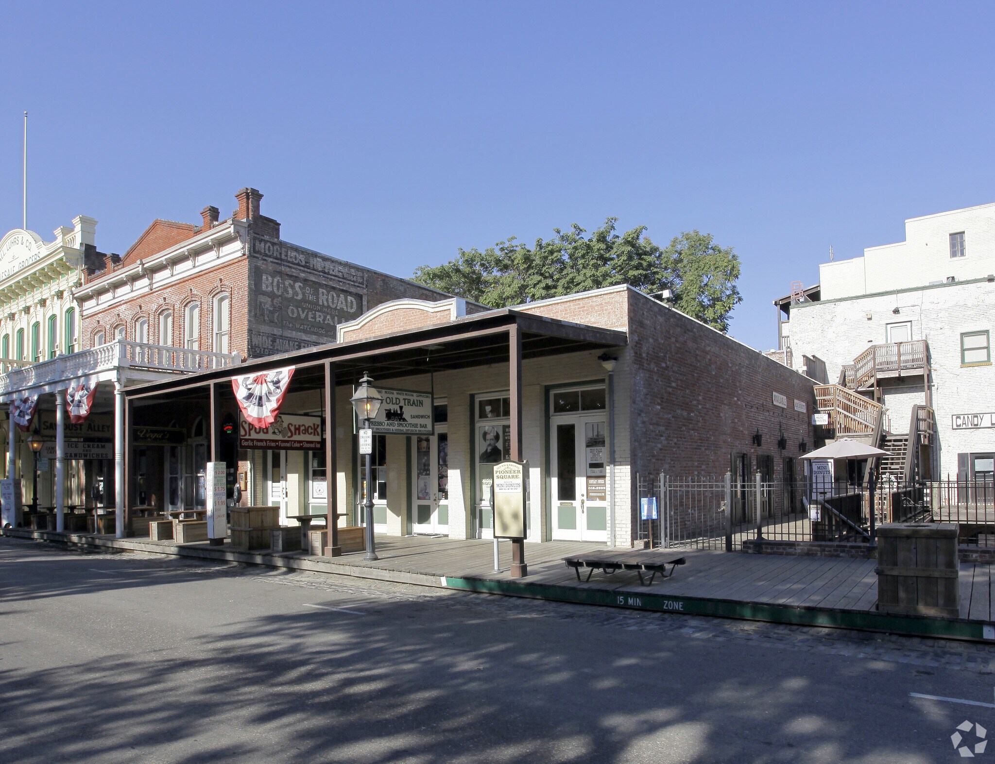 900-906 2nd St, Sacramento, CA à louer Photo principale– Image 1 sur 22