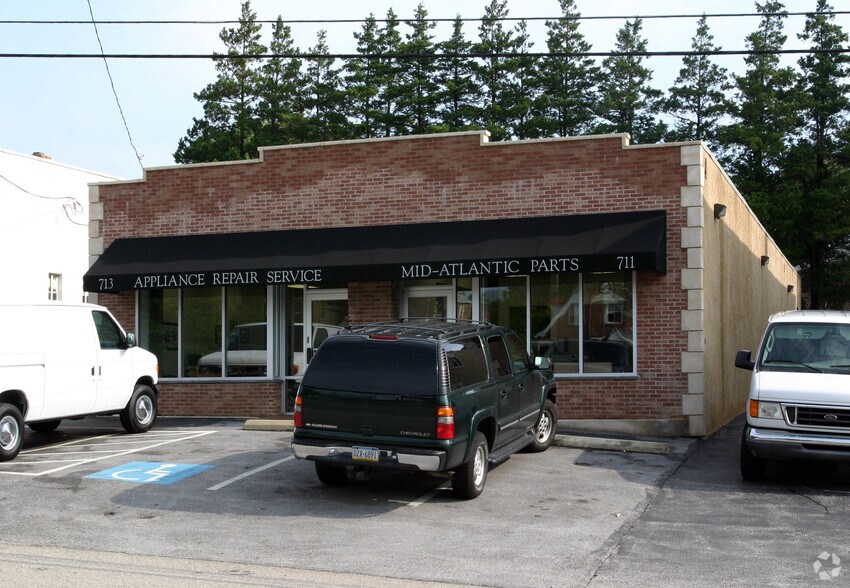 711-713 West Chester Pike, Havertown, PA à louer - Photo de l’immeuble – Image 3 sur 7