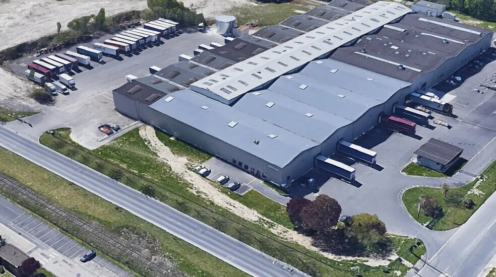 Industriel/Logistique dans SAINT-LÉONARD à louer - Photo de l’immeuble – Image 1 sur 6