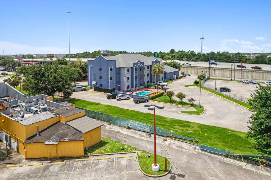 17550 Northwest Fwy, Houston, TX à vendre - Photo de l’immeuble – Image 1 sur 71