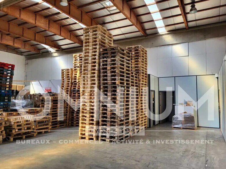 Bureau dans Saint-Priest à louer - Photo de l’immeuble – Image 3 sur 3