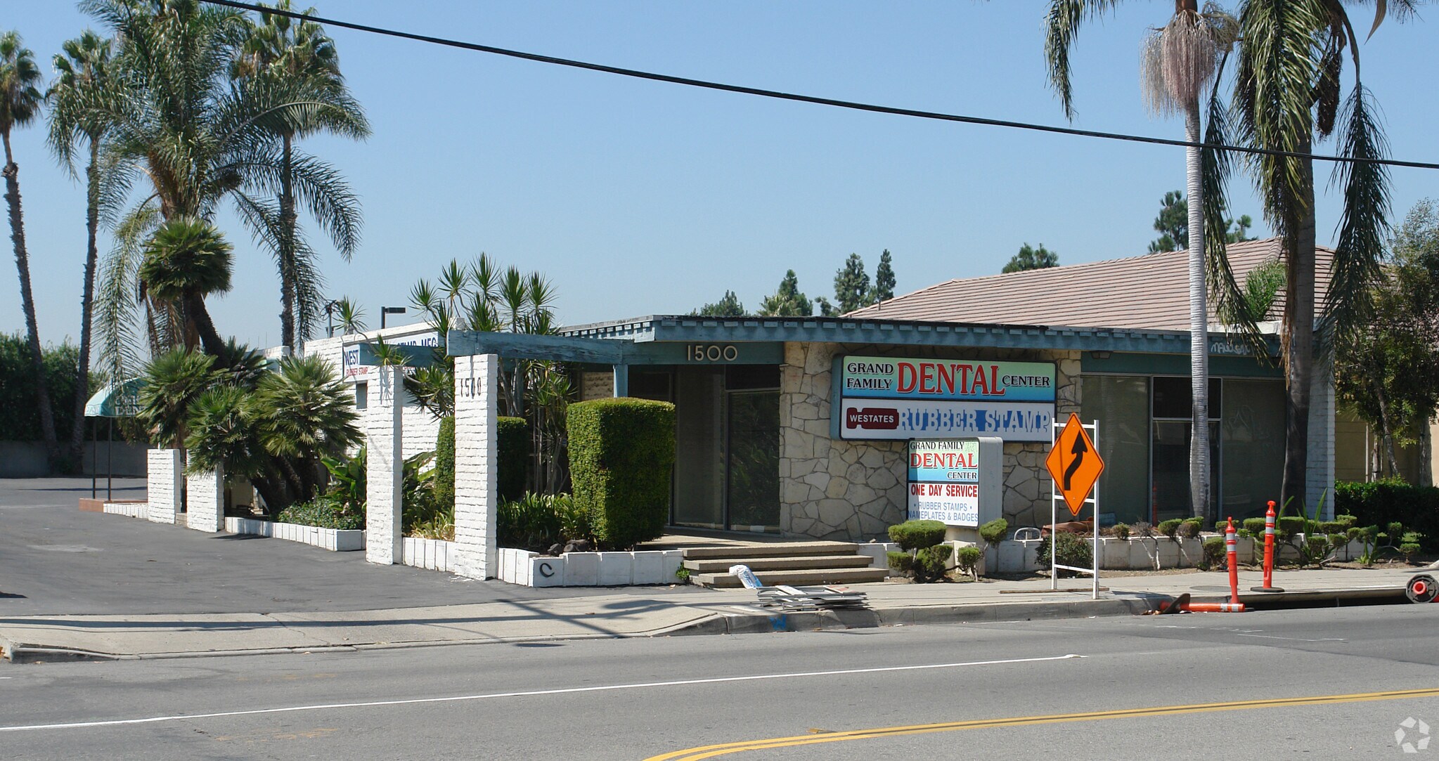 1500 N Grand Ave, Santa Ana, CA à louer Photo principale– Image 1 sur 11