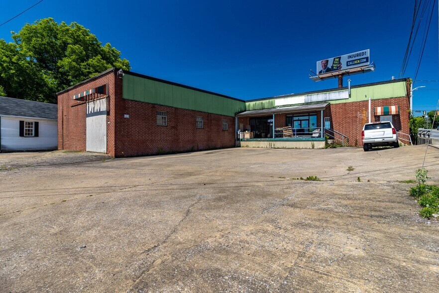 303 W Walnut Ave, Dalton, GA à louer - Photo principale – Image 2 sur 16