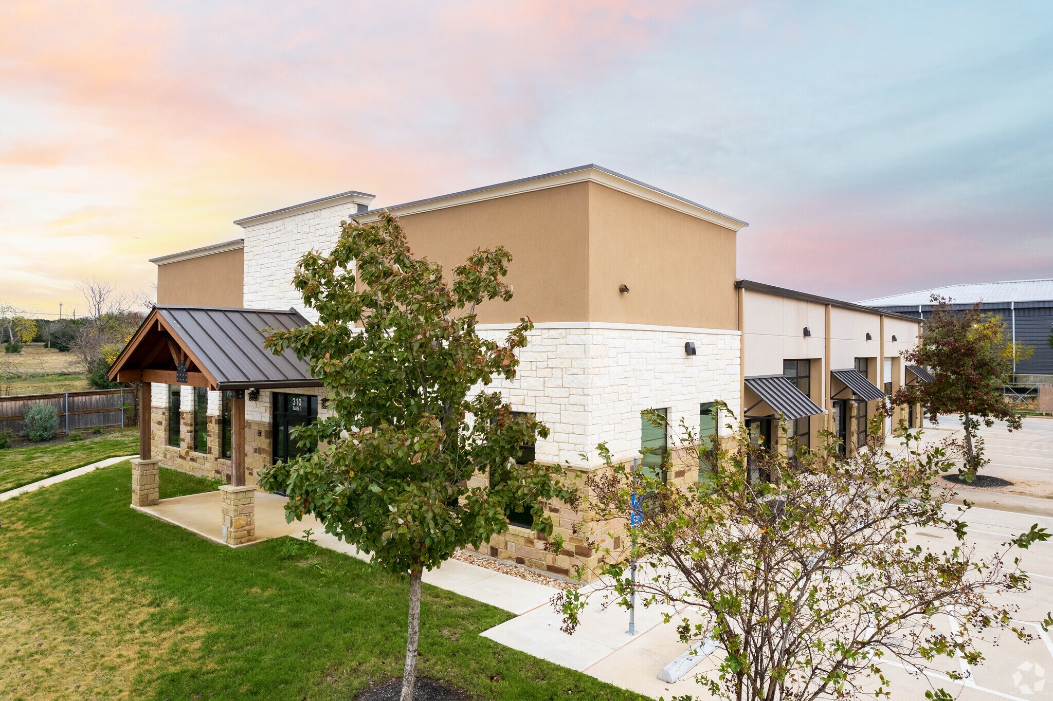 308 Hazelwood St, Leander, TX à louer Photo de l’immeuble– Image 1 sur 7